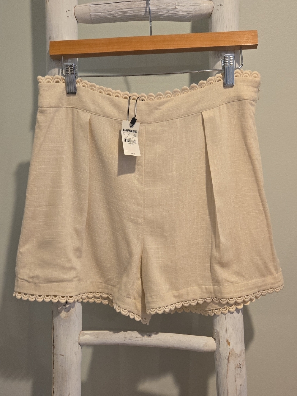 Express Cream Crochet-Trim Bermuda Shorts Size 8 NWT Lightweight